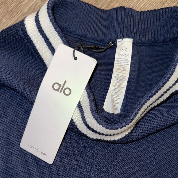 ALO Yoga Dark Blue Athletic Shorts - Picture 2 of 5